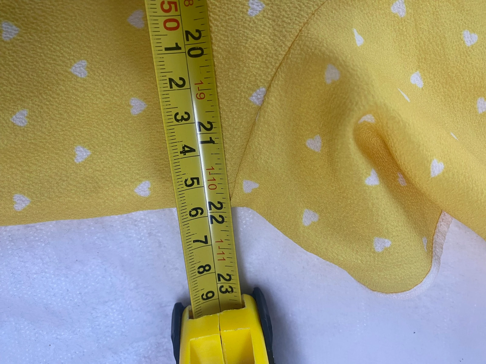 Túnica amarilla con corazones – photo 6